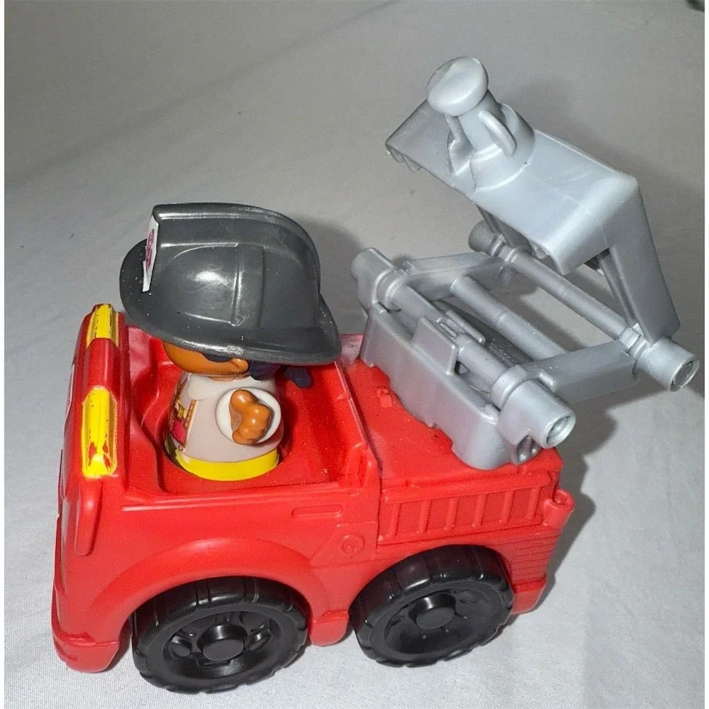 Fisher-Price Little People Fire Engine Truck with‎ Firefighter Figure